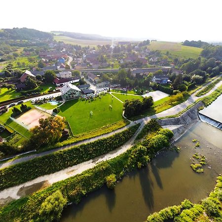 Restaurace A Penzion Kamenec Jilesovice Luaran gambar