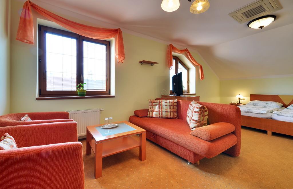 Restaurace A Penzion Kamenec Jilesovice Bilik gambar