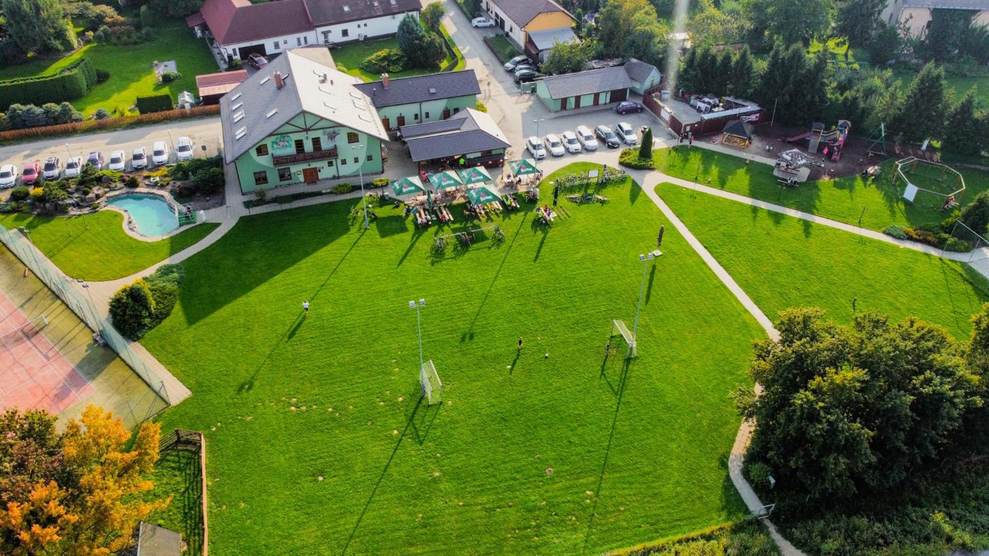 Restaurace A Penzion Kamenec Jilesovice Luaran gambar